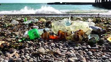 生态问题。 塑料垃圾在海洋和海岸，污染海洋。 黑海